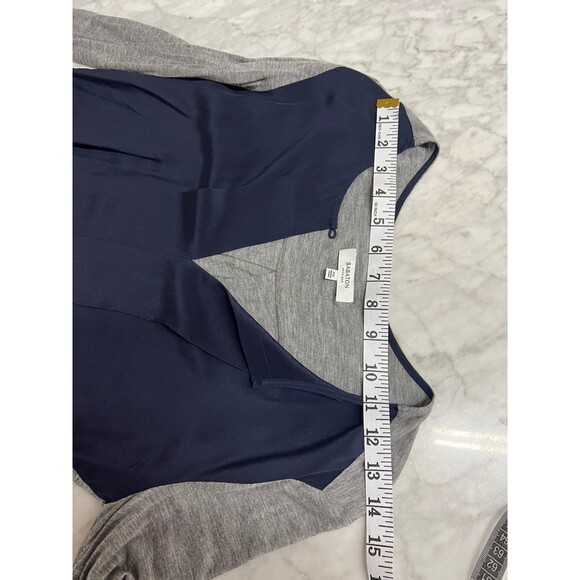 Aritzia Babaton Navy Silk Grey Colorblock long sleeve key hole button Blouse XXS - Picture 9 of 9